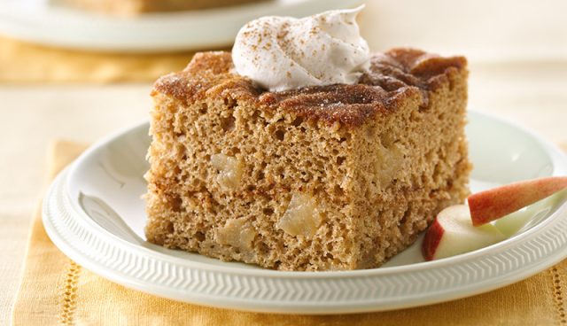 طريقة عمل كيك التفاح بالهيل