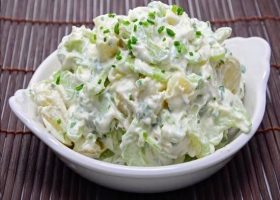 طريقة عمل سلطة بطاطس بالمايونيز والخيارالمخلل