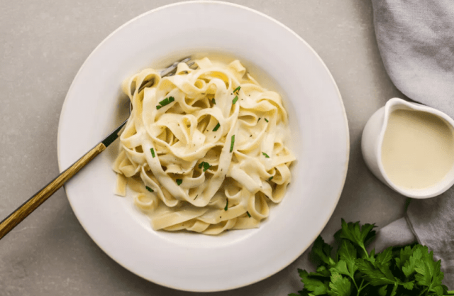 طريقة عمل صوص المكرونه بدون كريمة