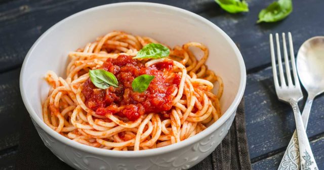 طريقة عمل المكرونة العادية بالصلصة