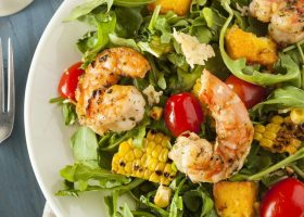 طريقة عمل سلطة الجمبري بالذرة والليمون