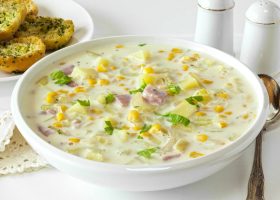 طريقة عمل شوربة الذرة والبطاطس