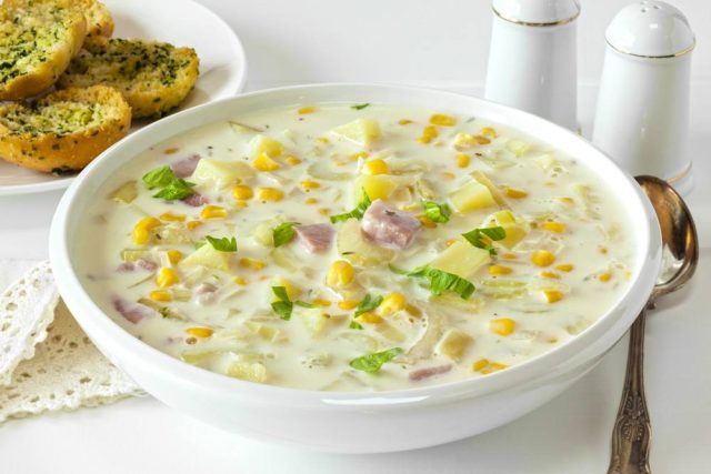 طريقة عمل شوربة الذرة والبطاطس