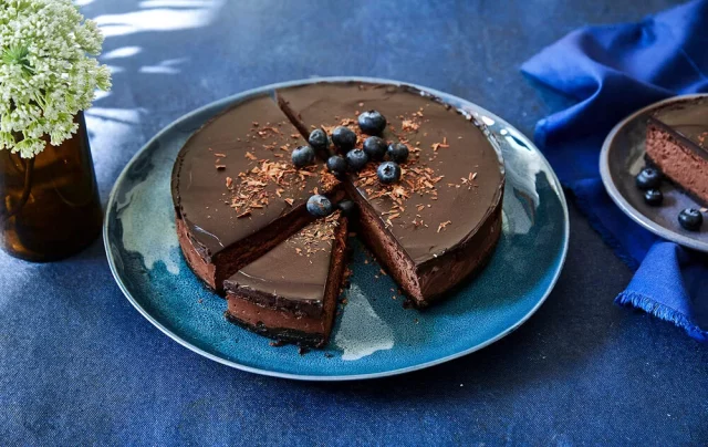 طريقة عمل تشيز كيك الشوكولاتة الداكنة