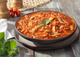 طريقة عمل طاجن الكاليماري بالصلصة