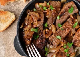 طريقة عمل الكبدة بالبصل