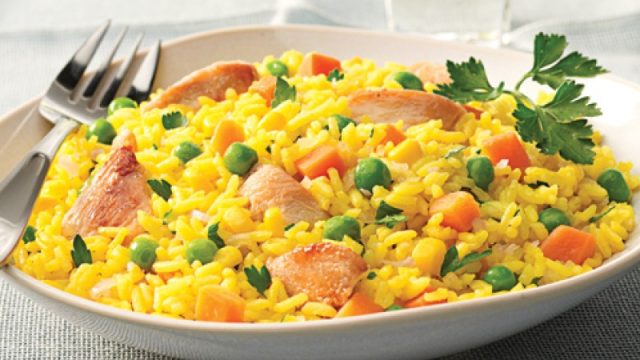 طريقة عمل الأرز الأصفر بالدجاج