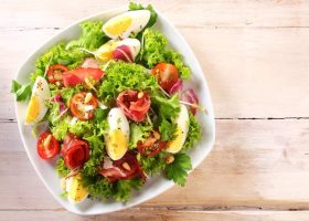 طريقة عمل سلطة البيض المسلوق للرجيم