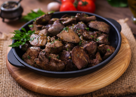 طريقة عمل كبدة الدجاج الحارة بدبس الرمان