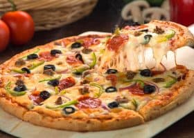 طريقة عمل عجينة بيتزا مكس لحوم