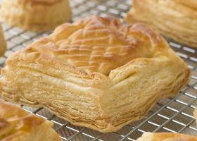 طريقة عمل حلى بف باستري بالموز والجوز