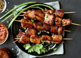 طريقة عمل لحم مشوي على الفحم