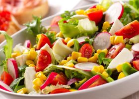 طريقة عمل سلطة الذرة بالفلفل والليمون