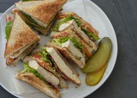 طريقة عمل ساندويش الدجاج المدخن