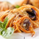 طريقة عمل رولات الباذنجان بالمكرونة