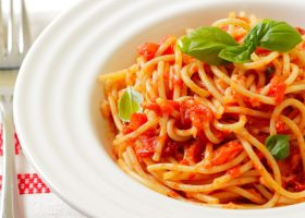 طريقة عمل الباستا الايطالية بالصلصة الحمراء