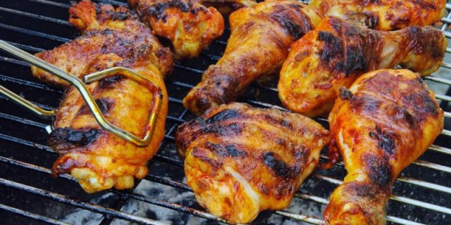 طريقة عمل أفخاذ الدجاج المشوية بالليمون والروزماري