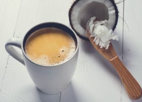 طريقة عمل القهوة بزيت جوزالهند