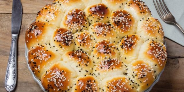 طريقة عمل خلية النحل بالجبنة البيضاء والزعتر