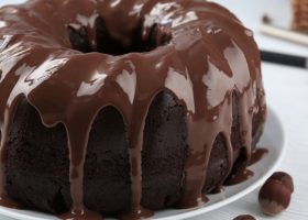 طريقة عمل كيك بصوص الشوكولاتة