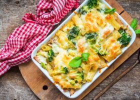 طريقة عمل صينية مكرونة بالبروكلي