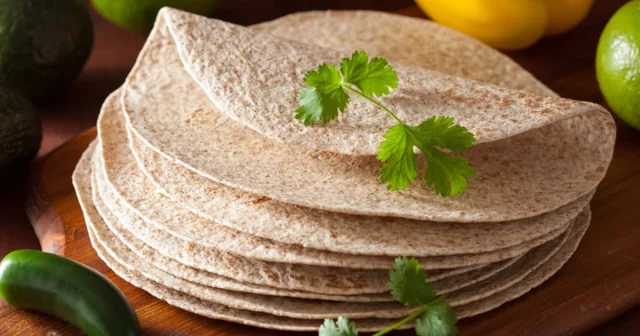 طريقة عمل خبز التورتيلا الأسمر للدايت