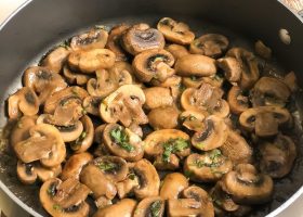 طريقة عمل فطر مقلي بالبصل