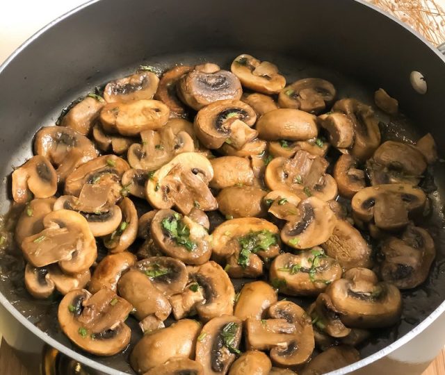 طريقة عمل فطر مقلي بالبصل