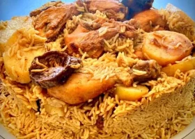 طريقة عمل مقلوبة اللحم بالبطاطس والباذنجان