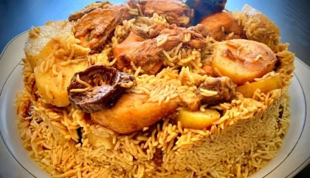 طريقة عمل مقلوبة اللحم بالبطاطس والباذنجان