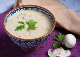 طريقة عمل شوربة مشروم بالكريمة