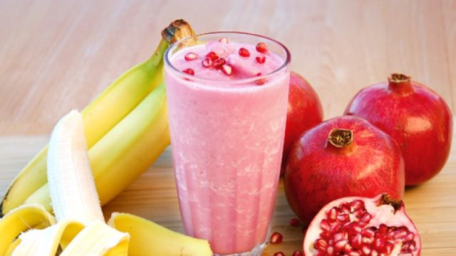 طريقة عمل مشروب الموزبالرمان