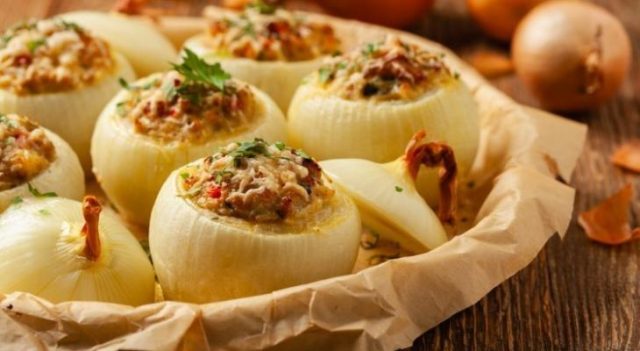 طريقة عمل محشي البصل بدبس الرمان