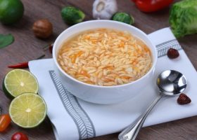 طريقة عمل شوربة لسان العصفور مثل المطاعم