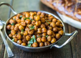 طريقة عمل يخنة اللحمة بالحمص