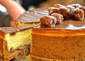 طريقة عمل تشيز كيك التمر بالصوص