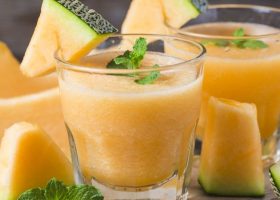 طريقة عمل سموثي الكنتالوب بالحليب