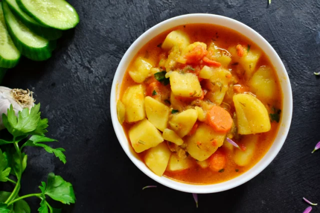 طريقة عمل ايدام بطاطس بالصلصة