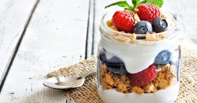 طريقة عمل جرانولا صحية بالزبادي