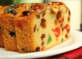 طريقة عمل كيكة الفواكة المجففة باللوز
