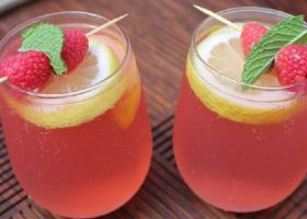 طريقة عمل عصير الليمون بالتوت