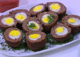 طريقة عمل قالب اللحم بالبيض المسلوق