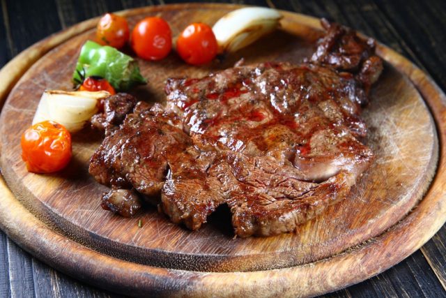 طريقة عمل قالب اللحم بصوص الديمي جلاس