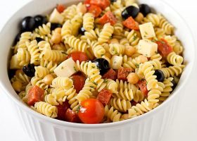 طريقة عمل سلطة المكرونة بالجبن
