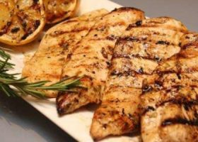 طريقة عمل صدور الدجاج المشوية بالزعتر