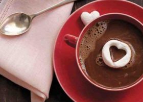 طريقة عمل مشروب القهوة الساخن بالشكولاتة