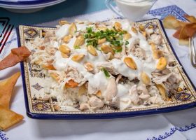 طريقة عمل فتة الدجاج باللوز