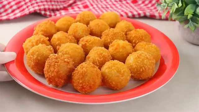 طريقة عمل كرات البطاطس المحشية بالجبن