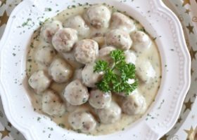 طريقة عمل كرات اللحم بصوص الليمون