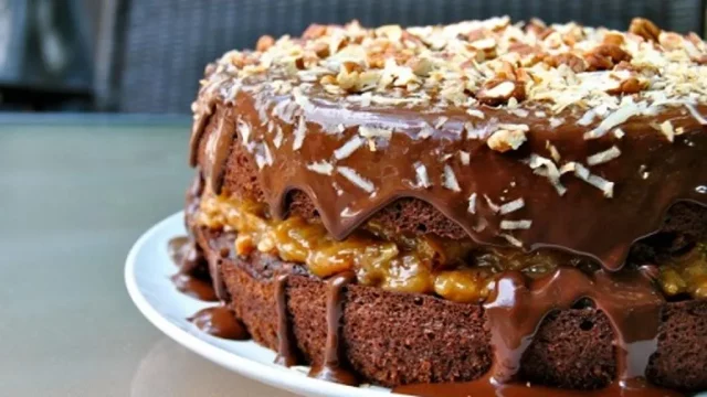 طريقة عمل كيكة الشوكولاتة المحشية